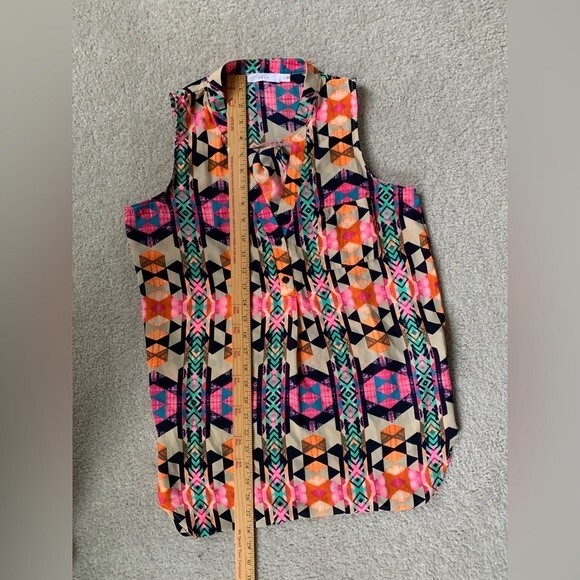 Lush Multicolored Geometric Print Sleeveless 1/2 Button Front Tunic Blouse Sz S - Picture 8 of 9